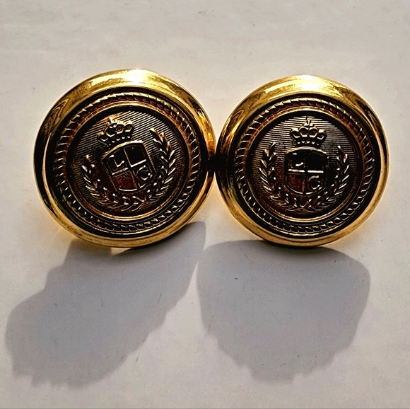 Vintage Liz Claiborne Gold Shield armor post pierce earrings, preppy, old money - Picture 1 of 4